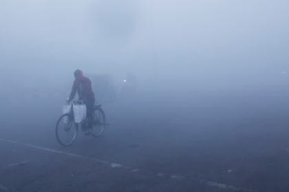 Dense Fog Blankets Delhi-NCR: 7 Big Flight Delay Alerts as IGI Airport Activates CAT III