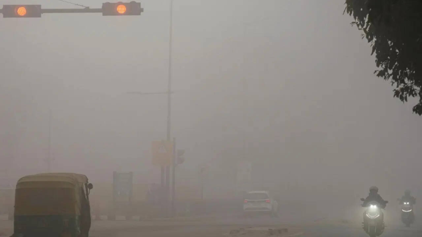 Delhi Weather Today: Will Dense Fog Continue or Will Strong Winds Push Winter Out? 7-Day Forecast Revealed