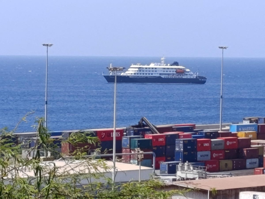 US Emergency Alert: 1 Evacuation Flight Planned for Americans Stranded on Hantavirus-Infected Ship Amid Health Crisis