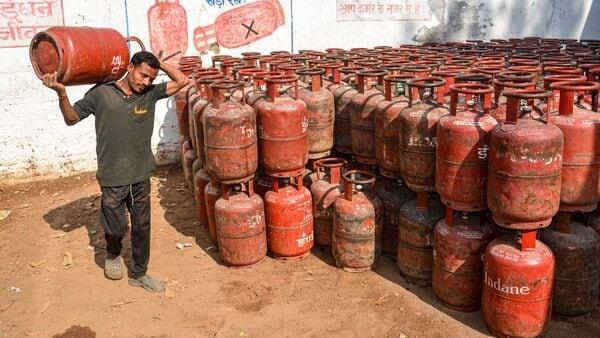 LPG Price Shock 2026: Commercial Cylinders Hiked by ₹1,000+ — Check 10 Major Cities’ Latest Rates Today