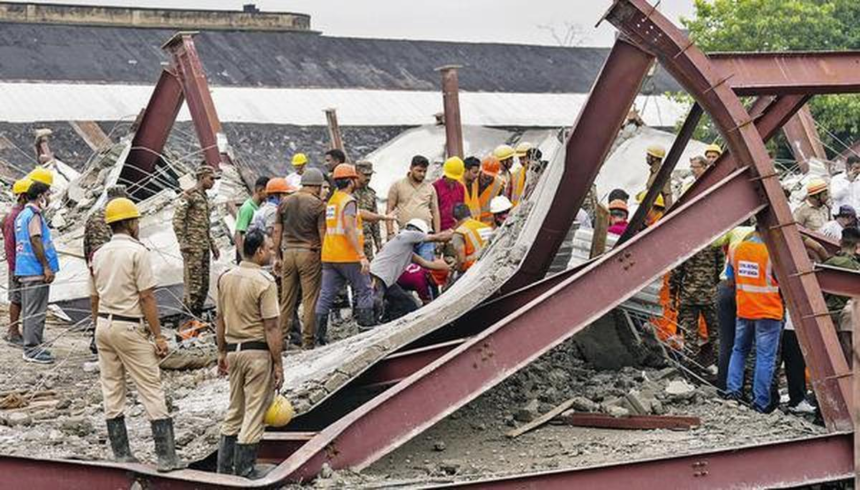 Kolkata Warehouse Collapse: 5 Dead, Several Injured as Under-Construction Building Crashes in Taratala